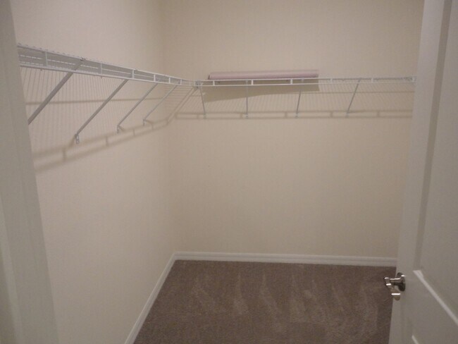 Building Photo - 216 Hickory Crse Trl