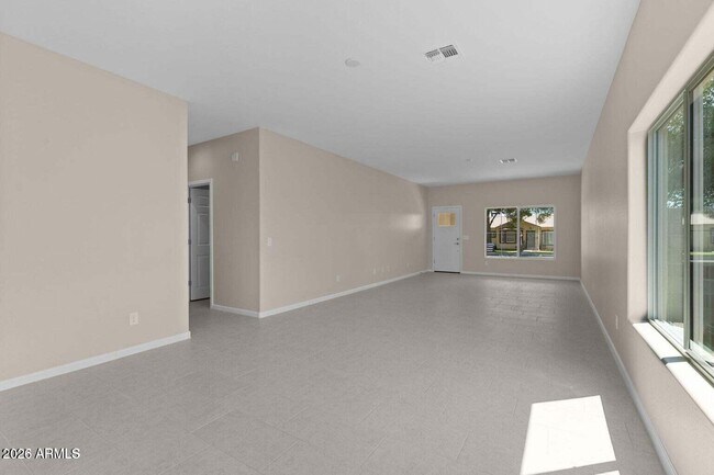 Building Photo - 414 E Eason Ave