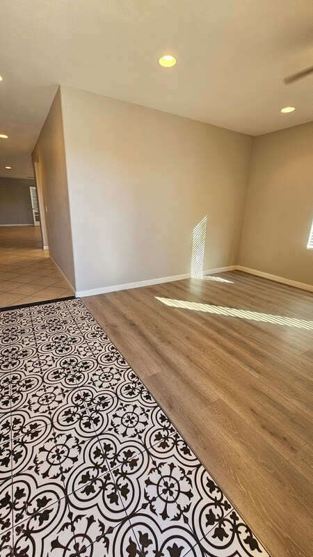 Building Photo - 711 S Roca St