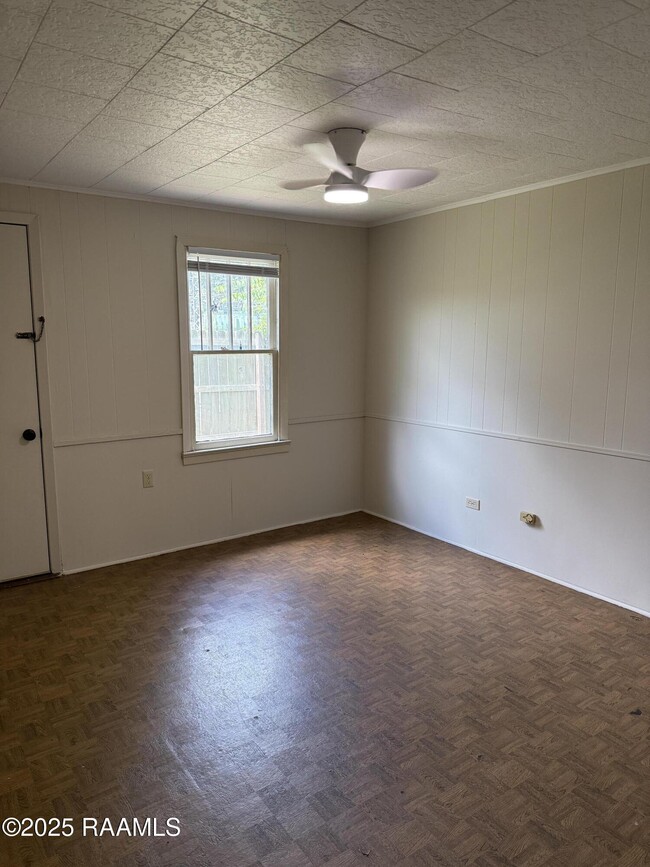 Building Photo - 109 Doris St