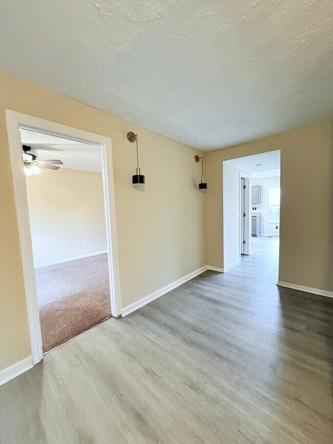 Building Photo - 4BR w/ Deck Near Blacklick Woods