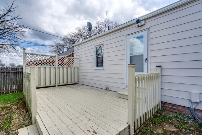 Building Photo - 8514 Deerfield Dr