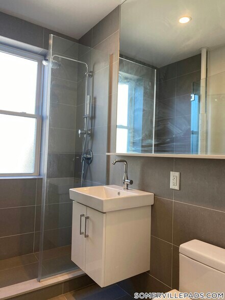 Building Photo - 136 Highland Ave