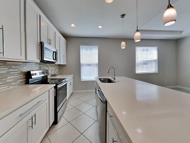 Building Photo - 895 Brutus Terrace