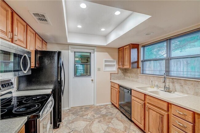 Building Photo - 12118 Black Angus Dr