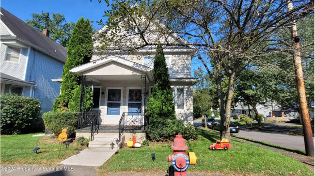 Building Photo - 2231 Capouse Ave