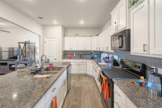 Building Photo - 217 Birch Oak Ln