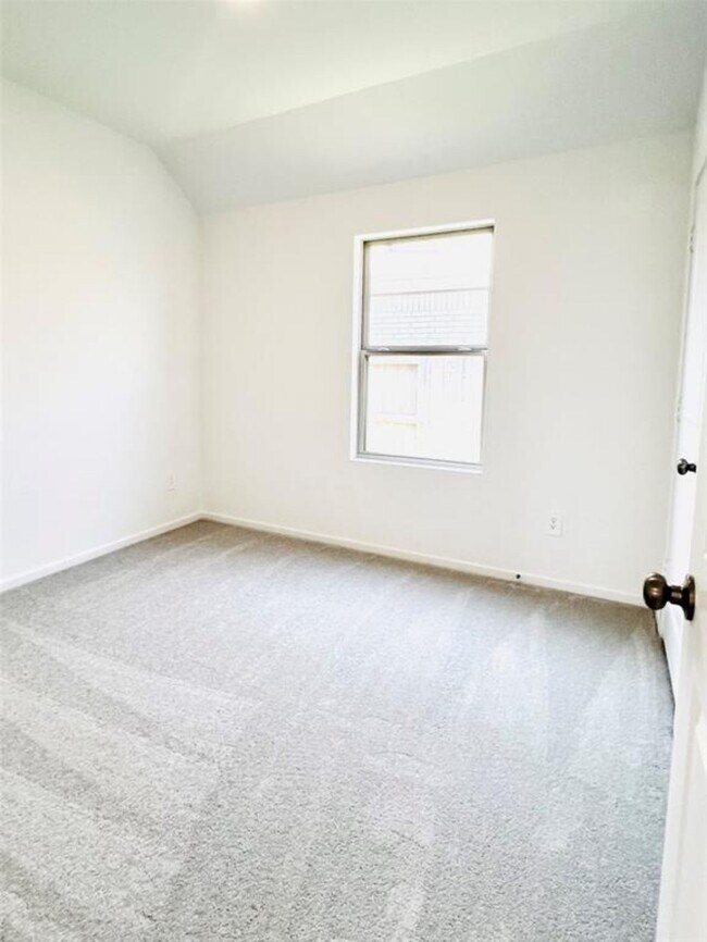 Building Photo - 22445 Mountain Pne Dr