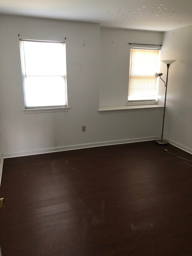 Building Photo - 805 Christopher Dr