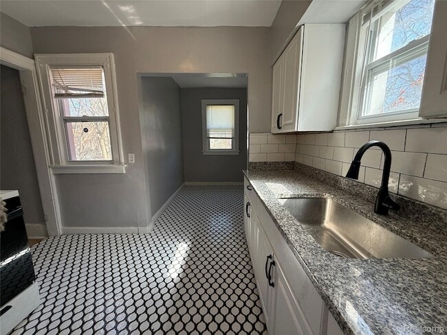 Building Photo - 16206 Snowden St