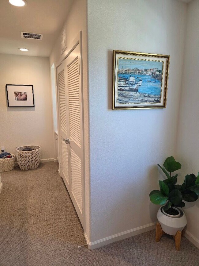 Building Photo - Gorgeous new townhome in West Murrieta wit...