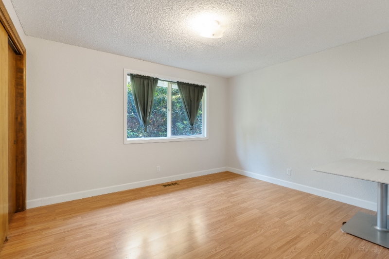 Building Photo - 9423 NE Woodridge St