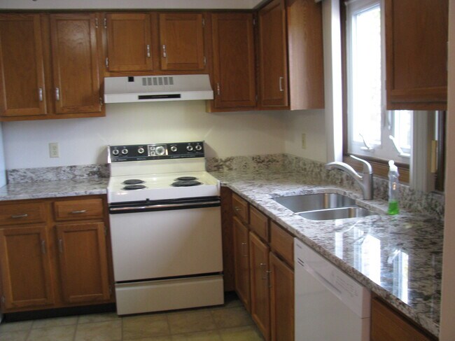 Building Photo - 7404 Eisenhower Dr