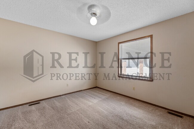 Building Photo - 1318 Peach Ave