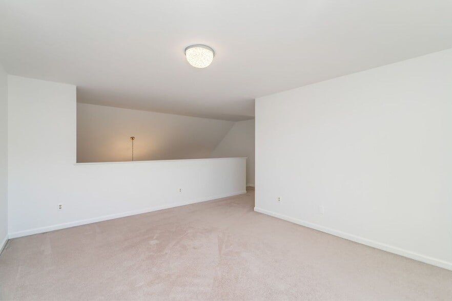 Building Photo - 10149 Highgate Cir