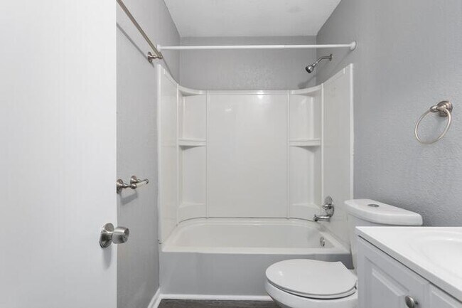 Building Photo - Ready for Move-in Home at Raytown! Nestled on dead end street off Raytown Road for rent 3 bedroom...