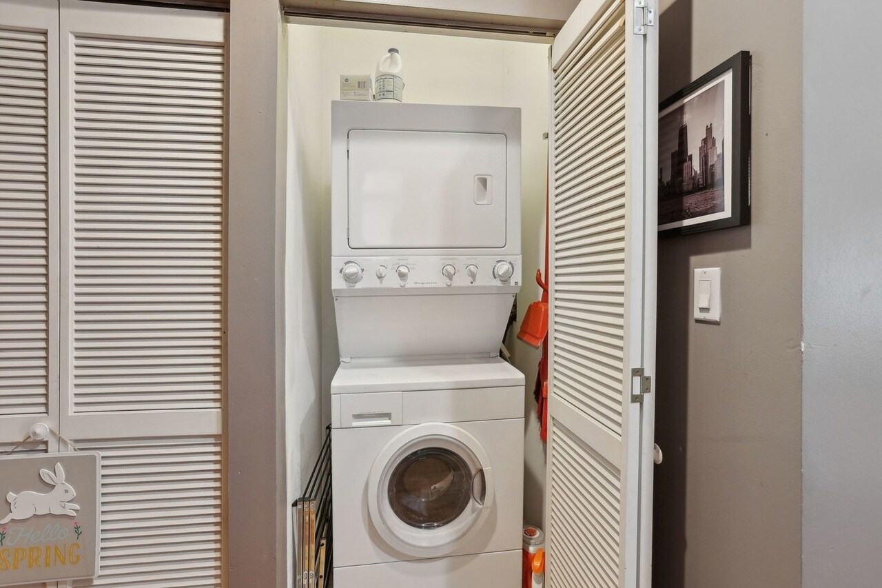 2R - 1463 W Huron St