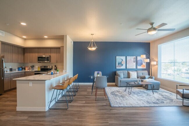 Building Photo - 1890 S Country Club Way