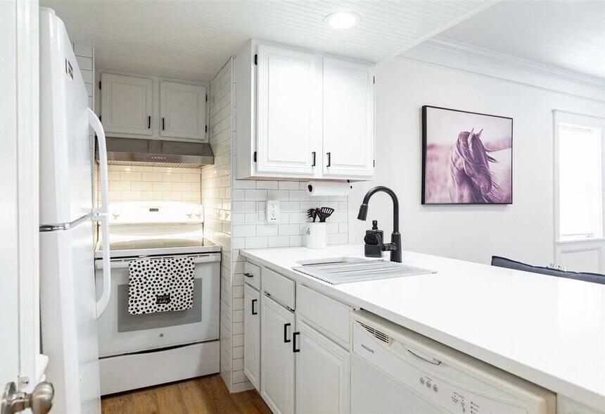 Building Photo - 48 Columbia St