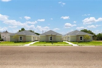 Building Photo - 14 E Mahl St