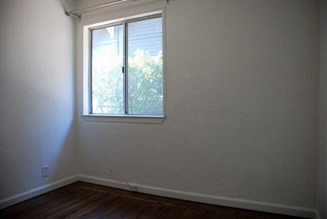 Building Photo - 52 Tamalpais Ave