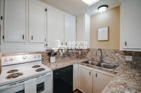 Building Photo - 805 E Hiller St