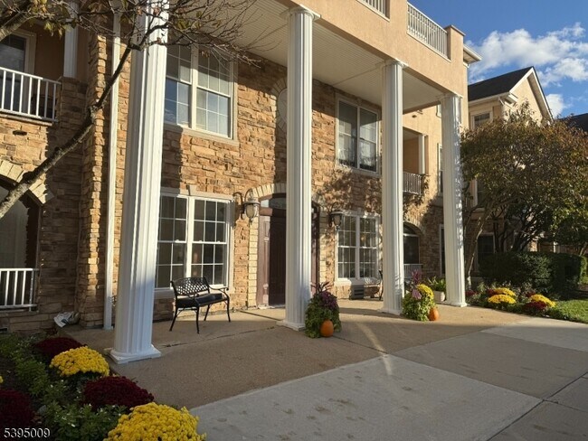 Building Photo - 3102 Cleveland Ln