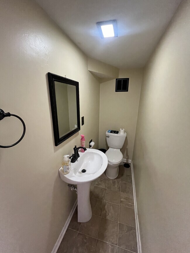 Building Photo - 424 Grover St