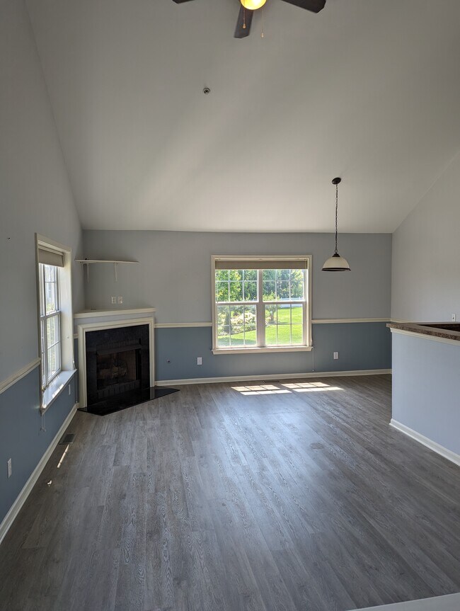 Building Photo - 601 Worthington Dr