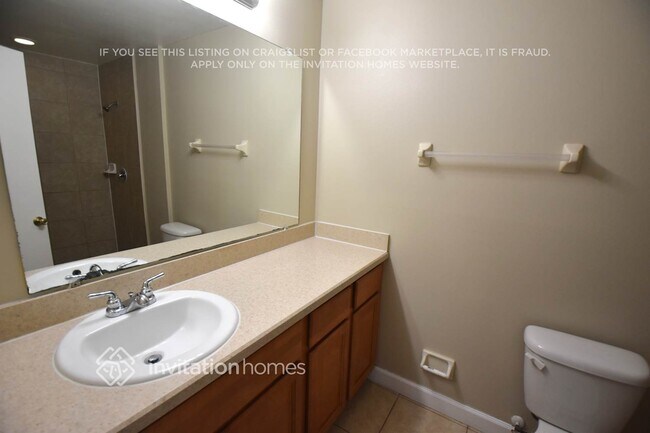 Building Photo - 126 W York Ct