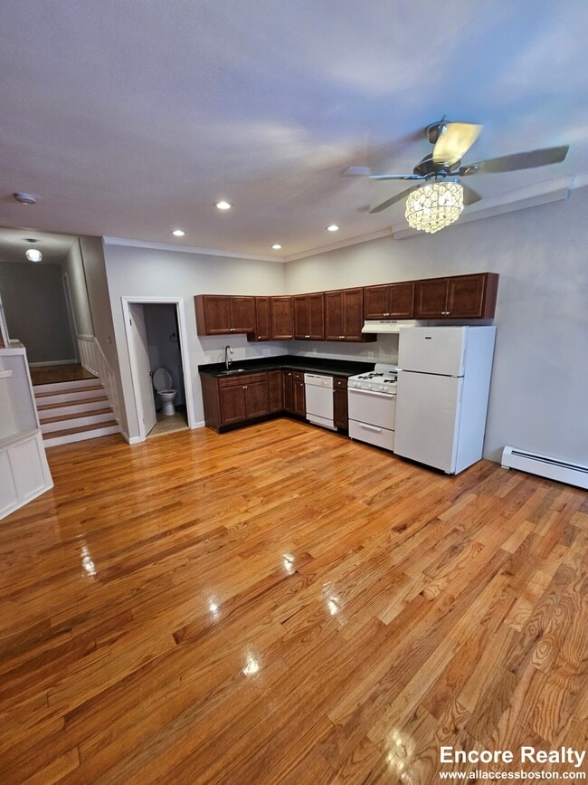 Building Photo - 153 Salem St