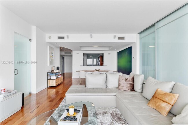 Building Photo - 1331 Brickell Bay Dr