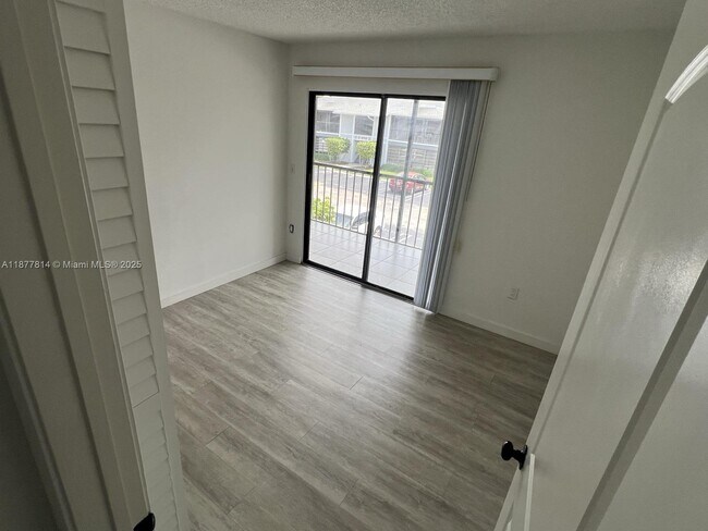 Building Photo - 9731 Hammocks Blvd