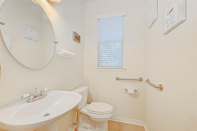 Building Photo - 618 Silver Creek Cir