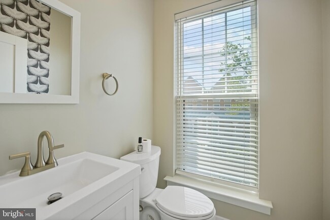 Building Photo - 621 Parkside Pl NE