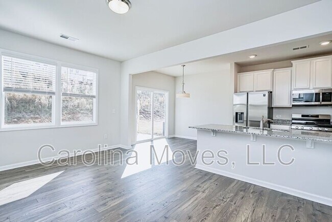 Building Photo - 203 Stone Fruit Ct