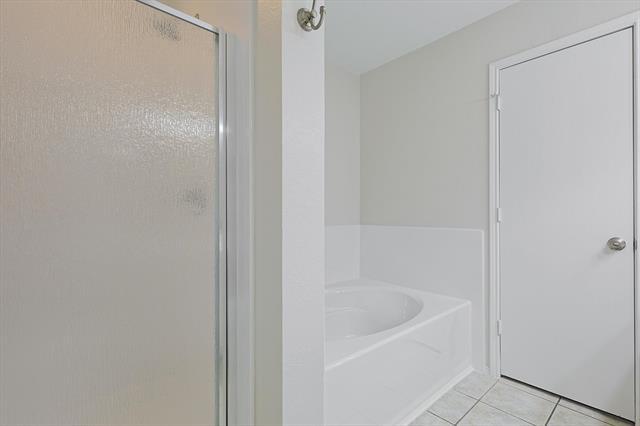 Building Photo - 8320 Seven Oaks Ln