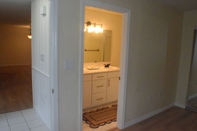 Building Photo - 1118 Apple Terrace