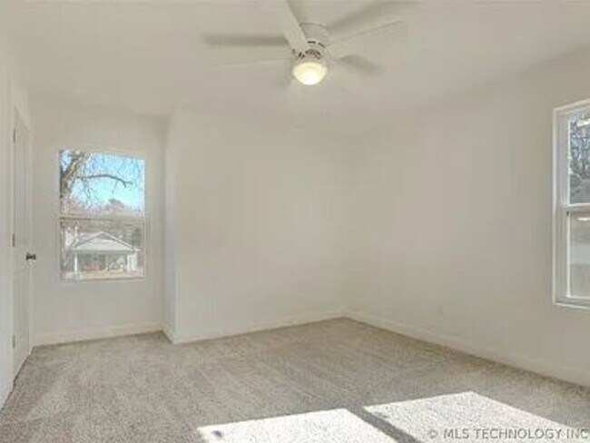 Building Photo - 3608 S 31st W Ave