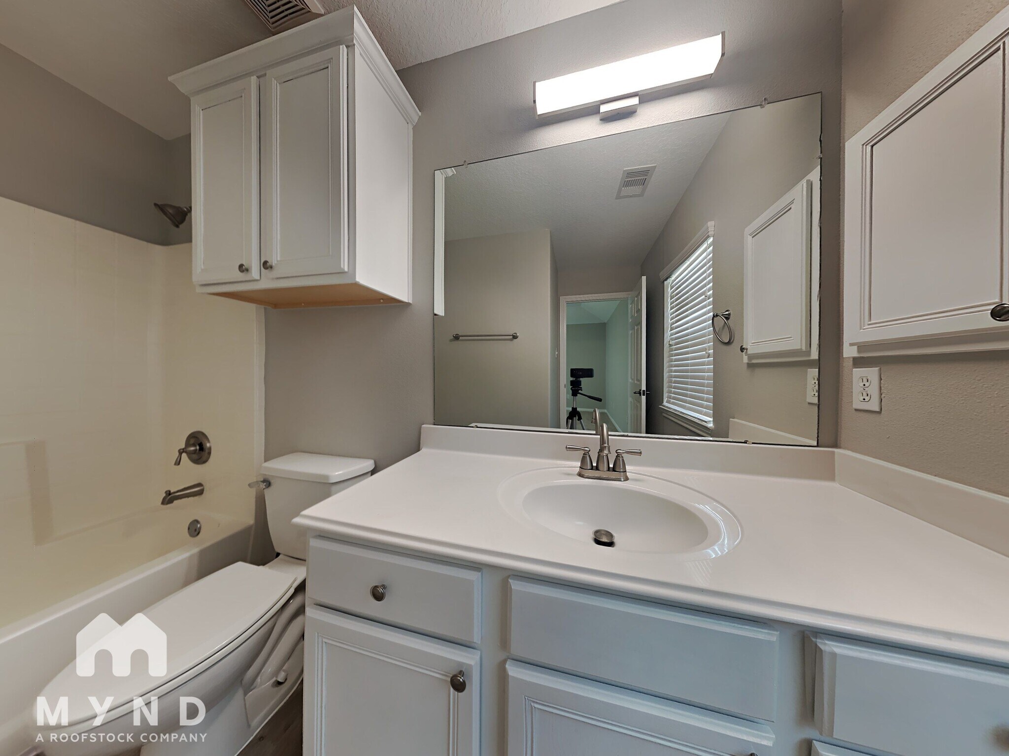 Building Photo - 983 Oak Lynn Dr