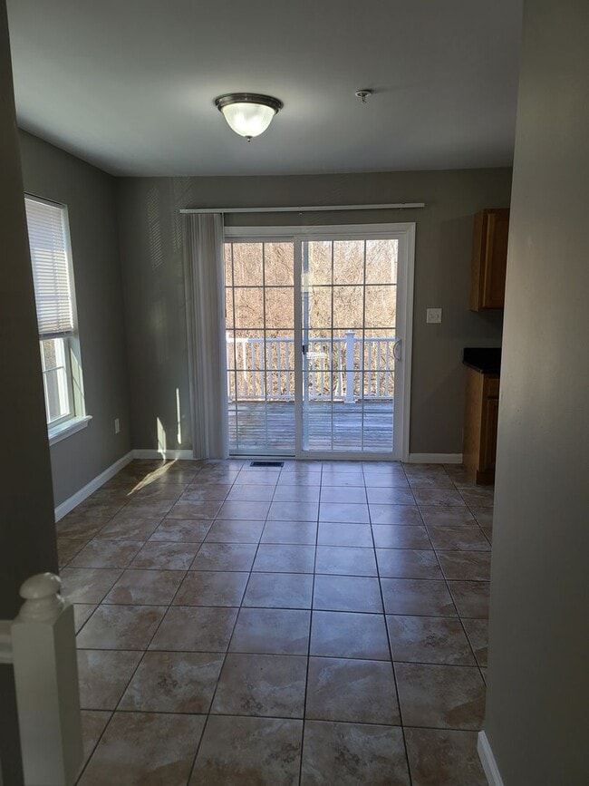 Building Photo - 3 Bedroom 2 1/2 bath Townhome for Rent in ...