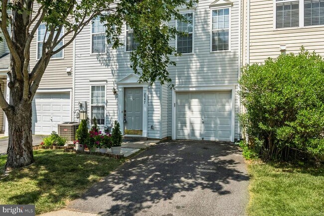Building Photo - 2547 Sandbourne Ln