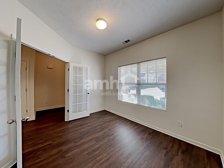 Building Photo - 600 Pemberton Dr