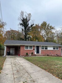 Building Photo - Completely Updated 3 Bed and 1 Bath