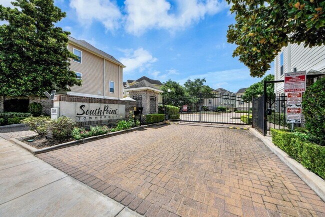 Building Photo - 3001 Murworth Dr