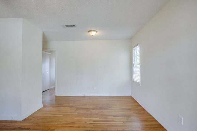 Building Photo - Pre Leasing for fall 2026! 2/1 in Tech Terrace