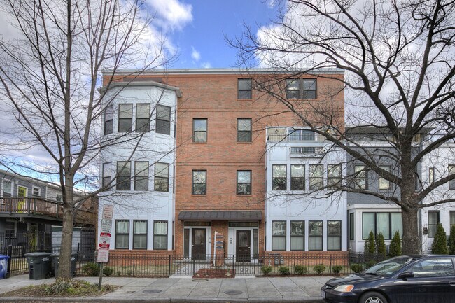 Building Photo - 125 15th St NE