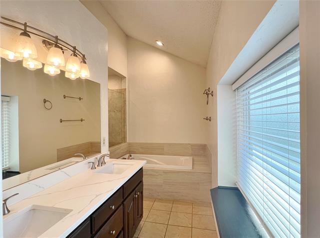 Building Photo - 906 Moore St