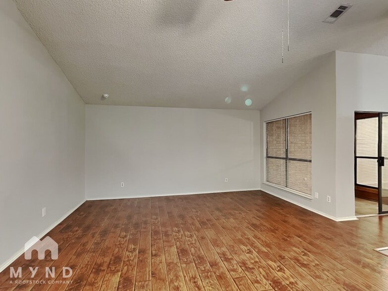 Building Photo - 1134 Hemlock Dr