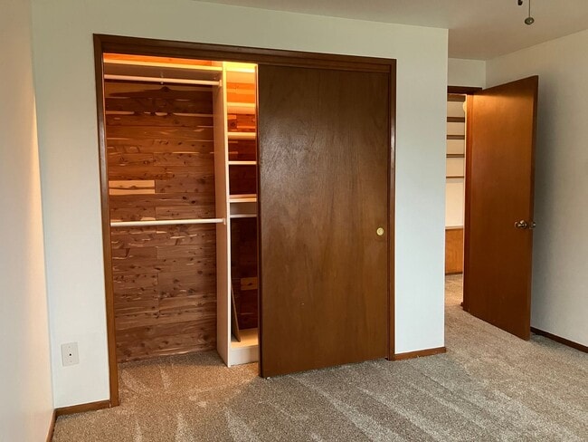 Building Photo - Charming Three Bedroom Home